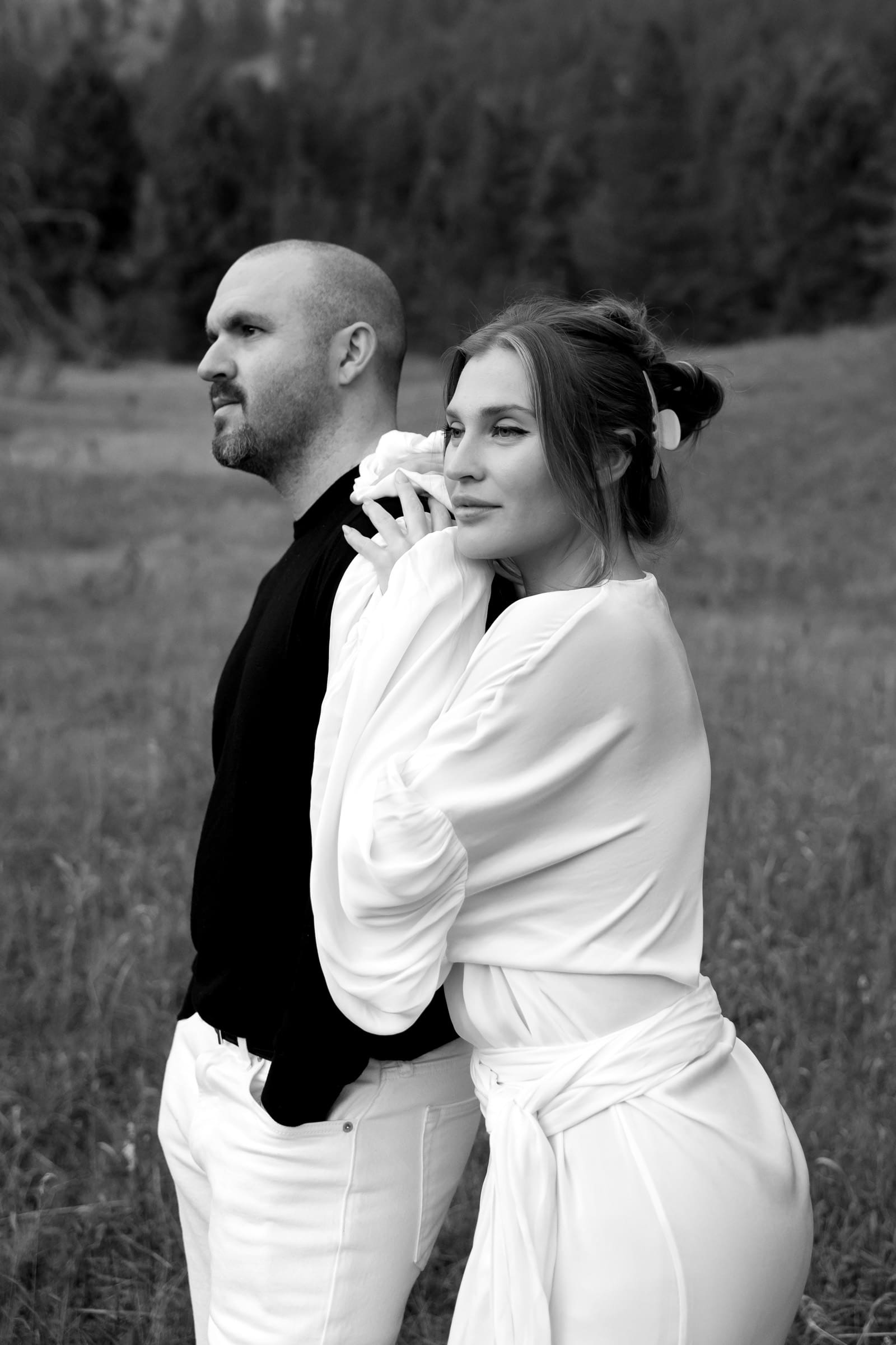 Black and white portrait of couple sharing a romantic embrace in Montana.